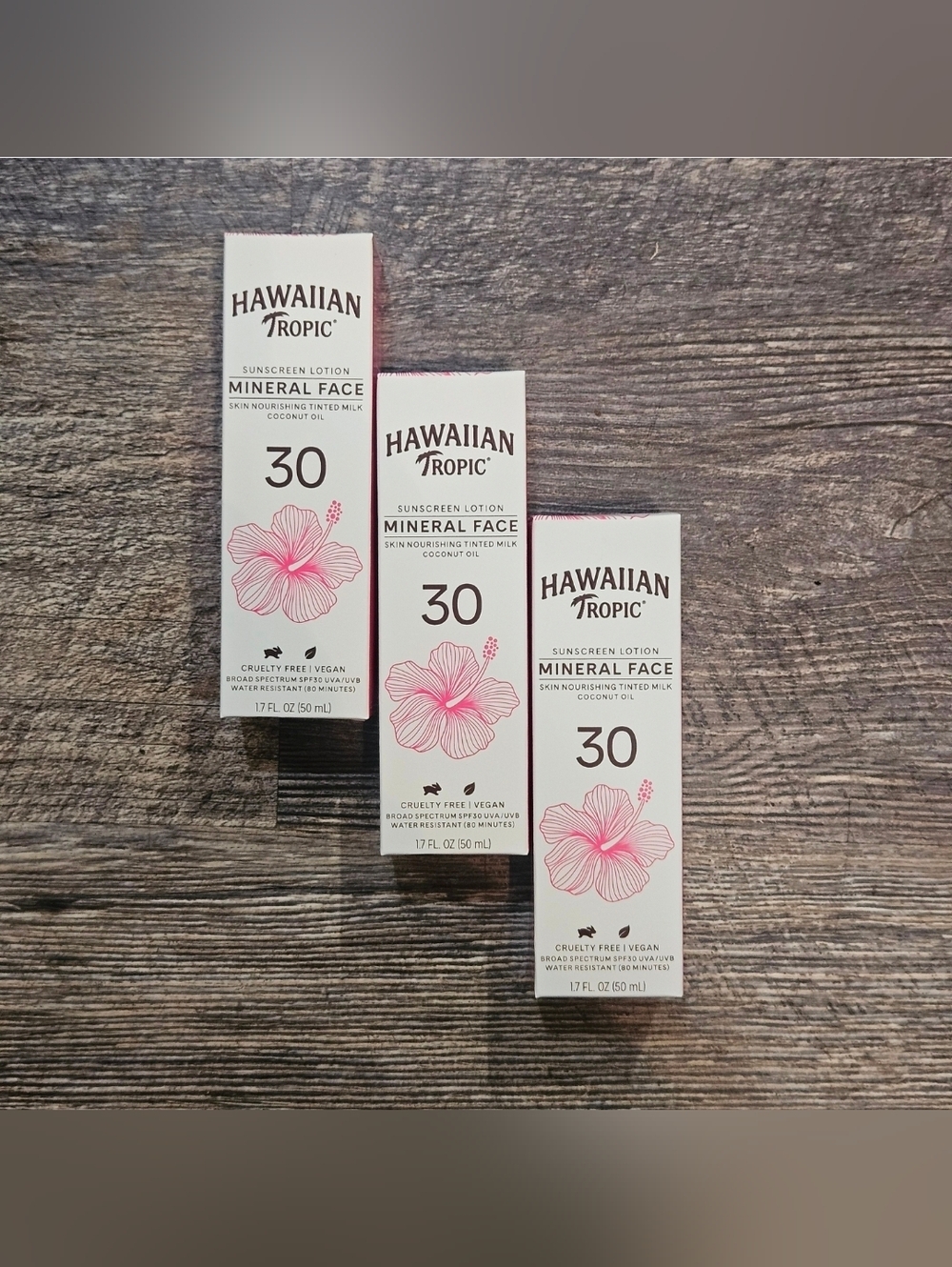 Hawaiian Tropic Sunscreen Mineral Face Lotion SPF 30 LOT 3...exp 6/25Hawa